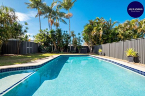 FAMILY OASIS // BURLEIGH HEADS